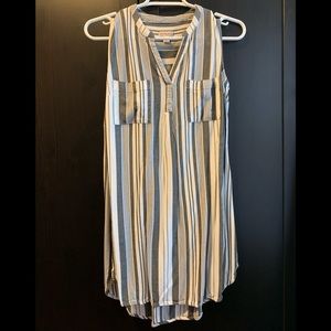 Striped dress with v-neck & pockets